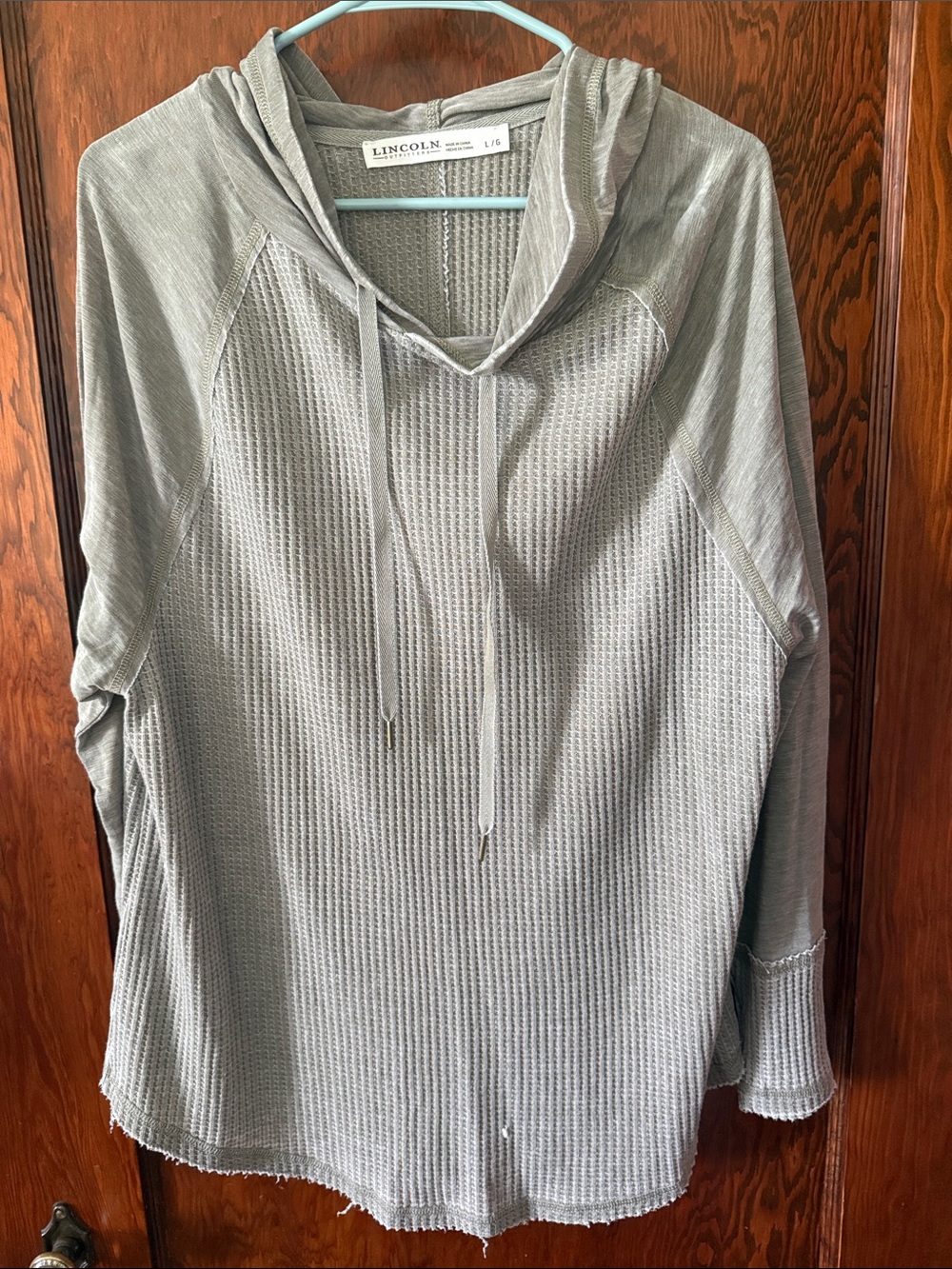 LINCOLN Hooded Pullover in Light Sage
